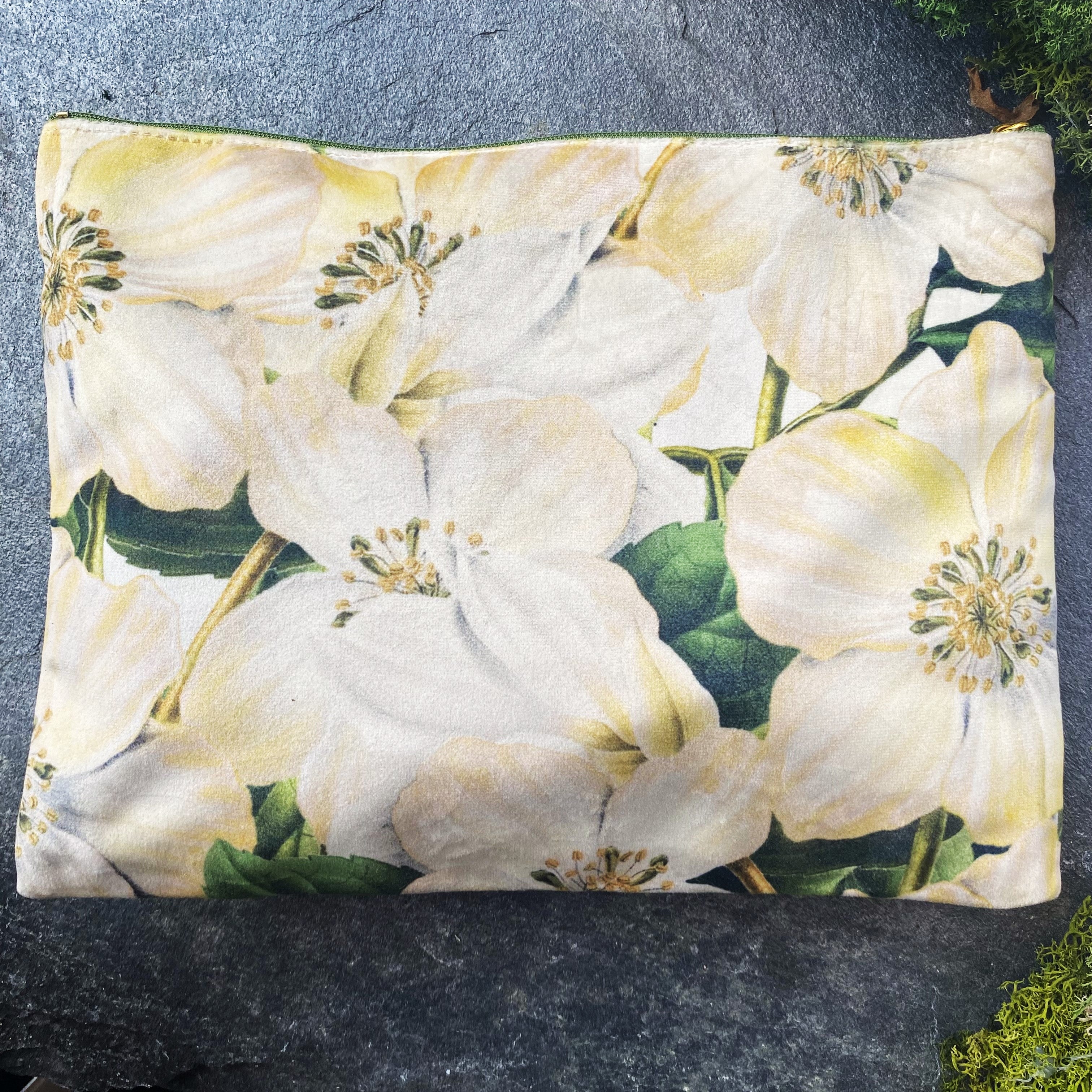 White Daisy Makeup Bag