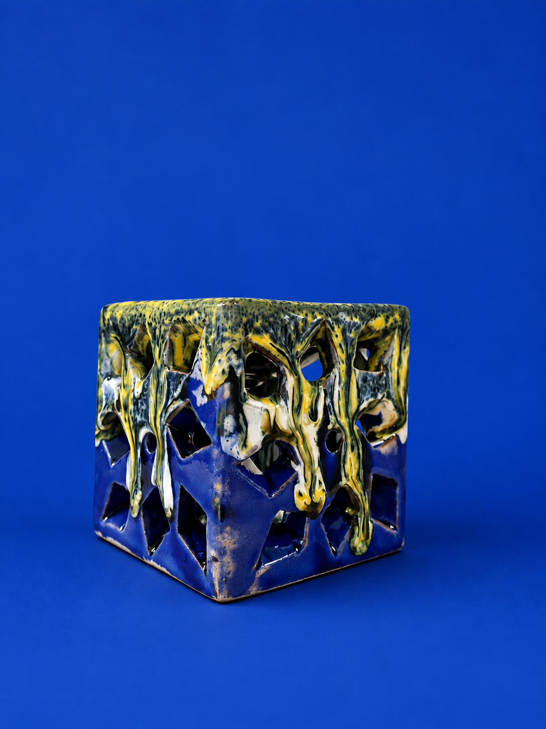 Fara Handmade Clay Drip Glaze Oil Burner