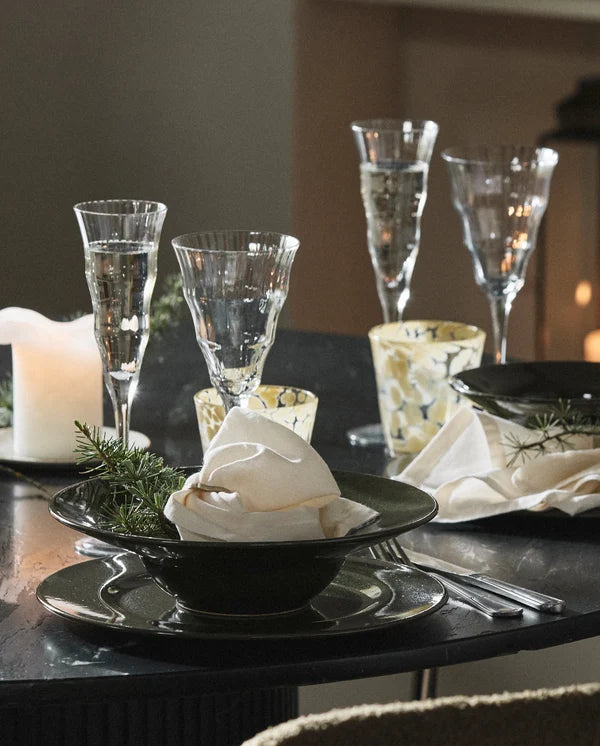 Sculpted Champagne Flutes – Set of 2