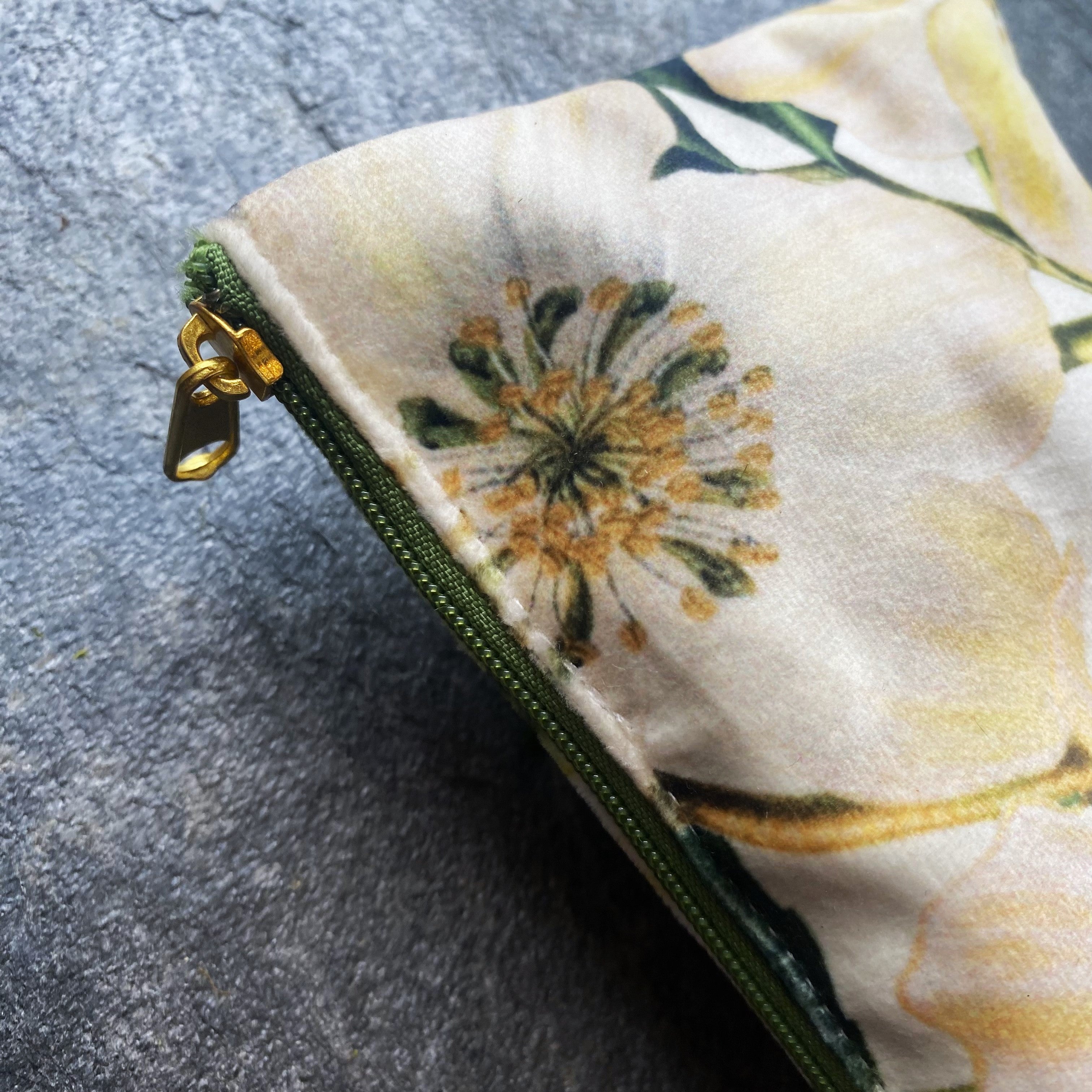 Small Daisy Floral Velvet Bag