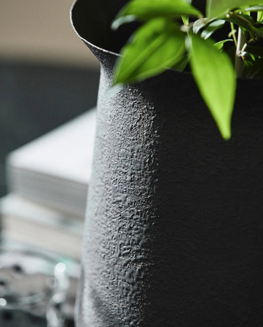 Iron Sleek Matt Black Plant Pot - stoneandbeige