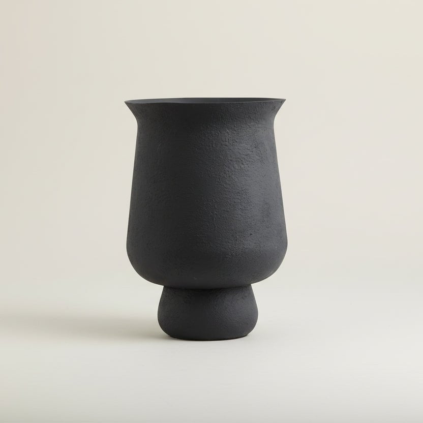 Iron Sleek Matt Black Plant Pot - stoneandbeige