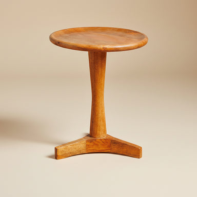 Round mid-century side table with a timeless design, clean lines and a natural wood finish.